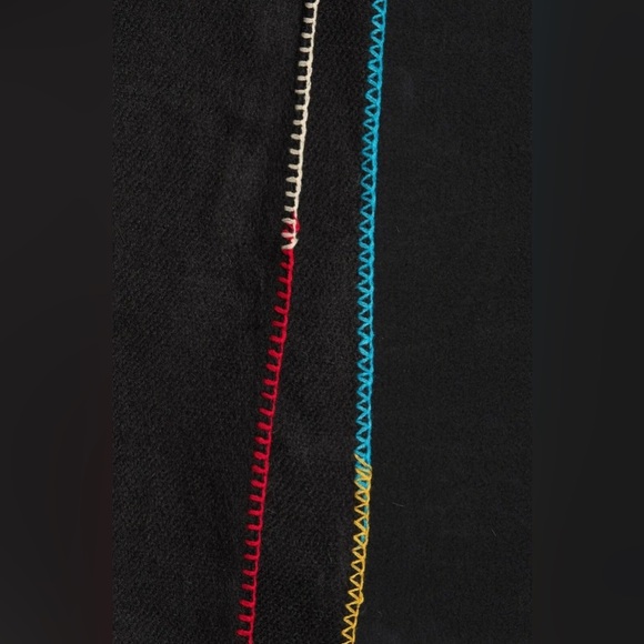 HP 🎉 FREE PEOPLE Common Thread Blanket Stitch Rectangle Scarf/Wrap in Black NWT - Picture 3 of 9